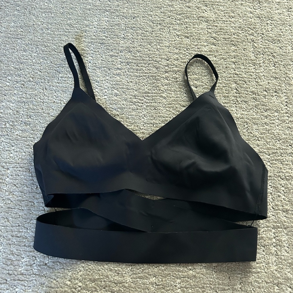 Black lulu lemon sports bra size 8